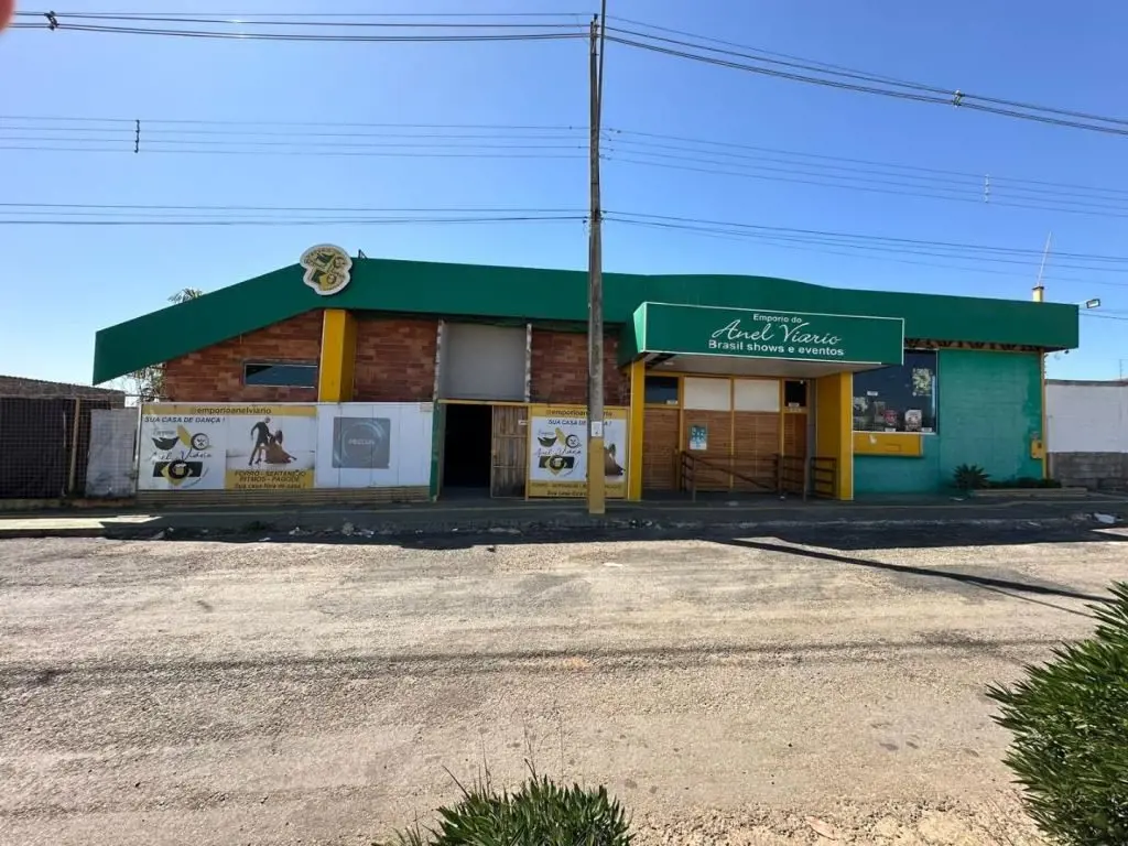 Área de 1.500 m² à venda, composta por 03 lotes, incluindo 01 galpão versátil, i...