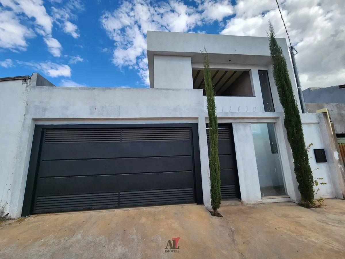 VENDE-SE CASA DE PAVIMENTO NO SRO - SETOR MILITAR DE PLANALTINAA CASA POSSUI NO ...