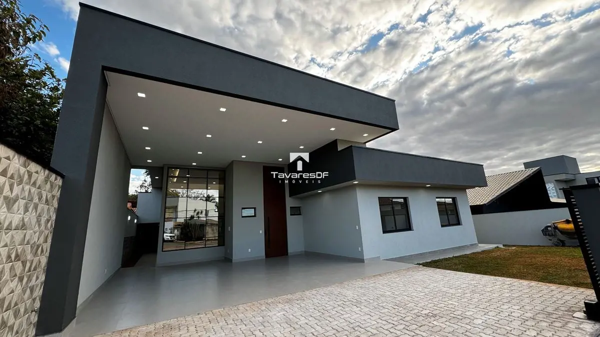 DADOS GERAIS- Área do Terreno: 1000m²;- Área Construída: 450m²;- Código: JT424DE...