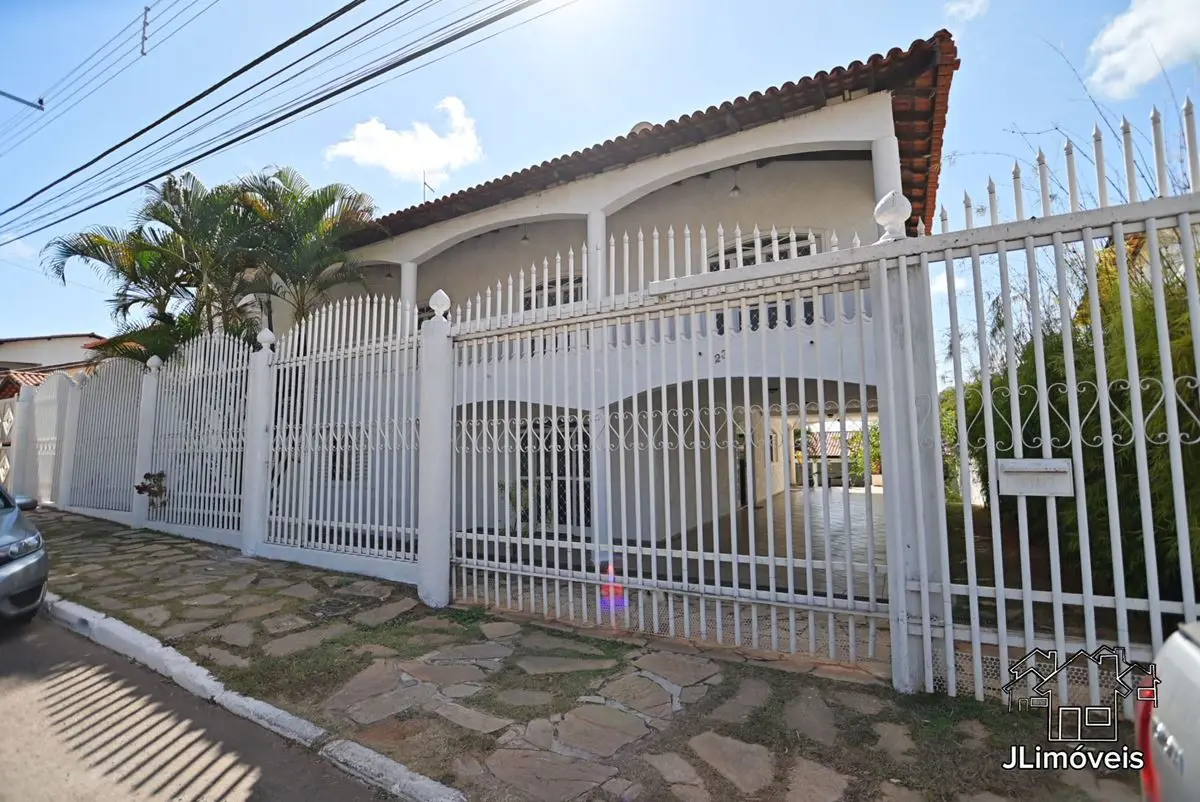 Casa de CondomínioCasa no Condomínio Ville Montagne: Área construída: 898 m2Área...