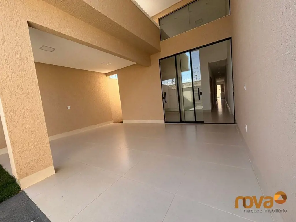 Casa de 3 quartos sendo uma suíte, acabamento de alto padrão, porcelanato acetin...