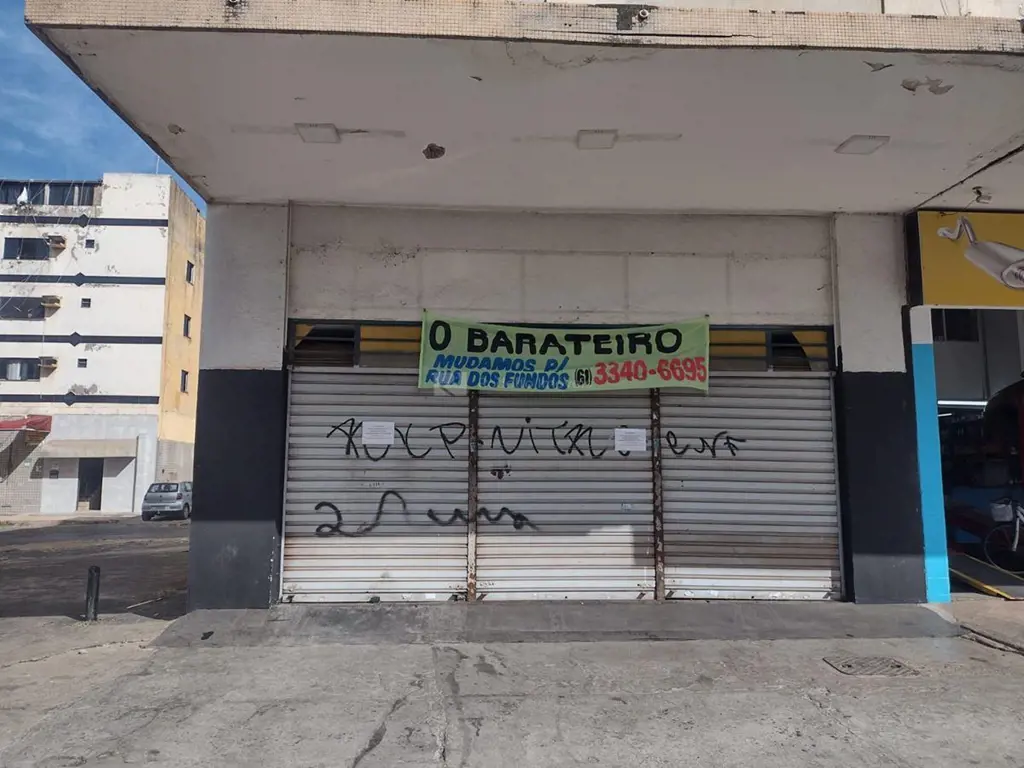 LOJA COM DOIS BANHEIROS E SUBSOLO COM COPA, PISO GRANITINA.IMÓVEL PRECISA DE REP...