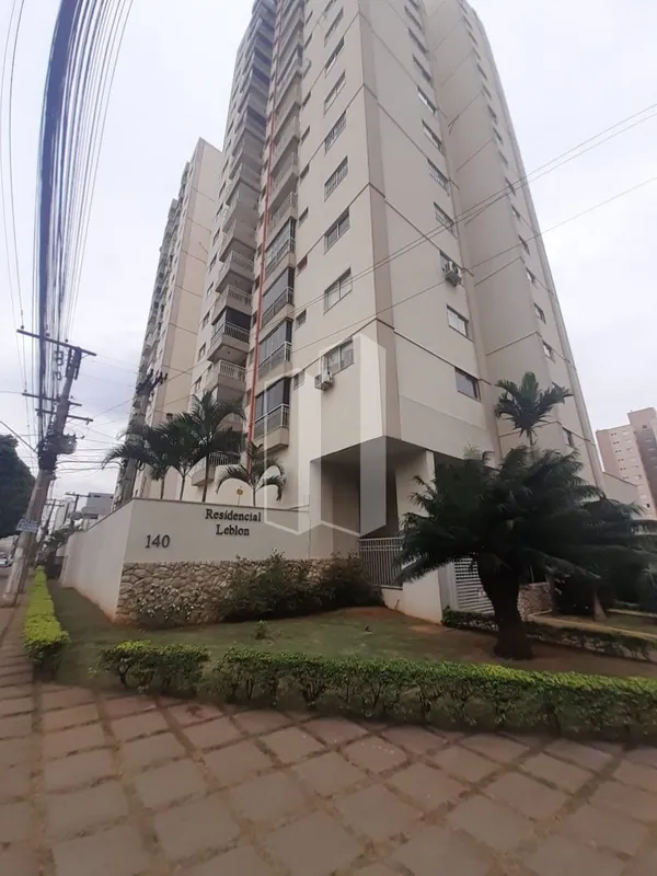 Apartamento padrão composto por 3 quartos sendo 1 com armarios. Sala com sacada,...