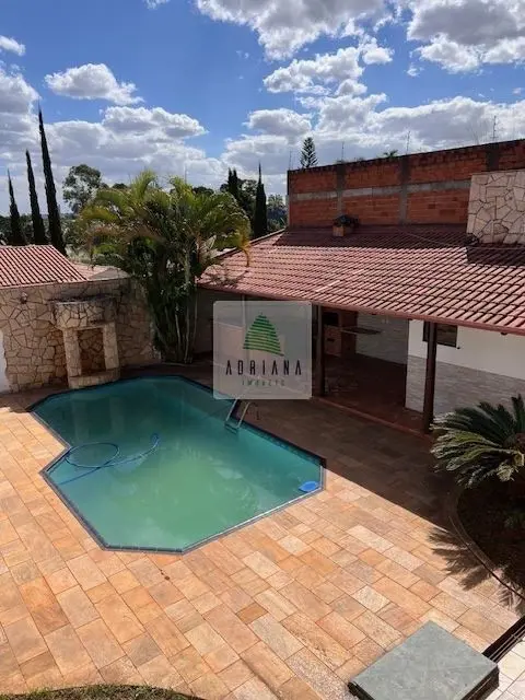 casa excedente localização 3 quartos sendo 1 suíte, 2 salas, banheiro social, co...