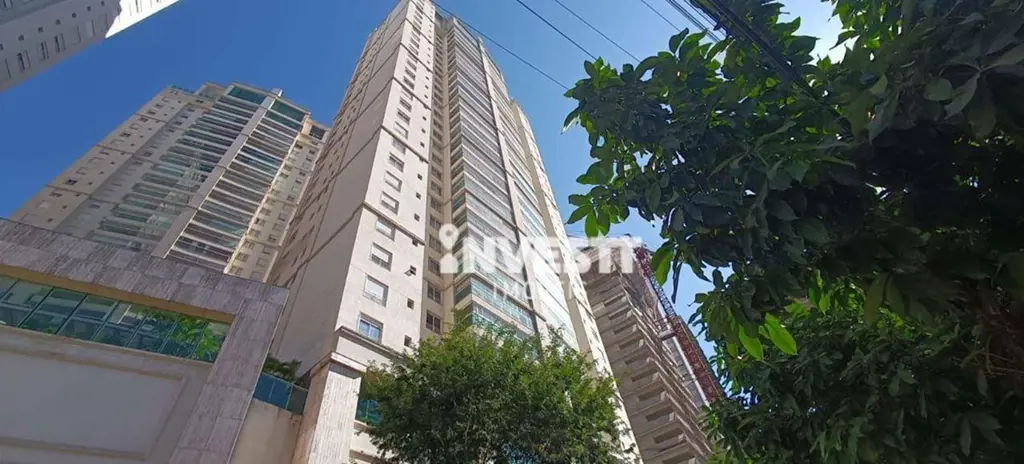 Belíssimo apartamento com 267m² de área privativa, sendo quatro suítes, sala, 2 ...