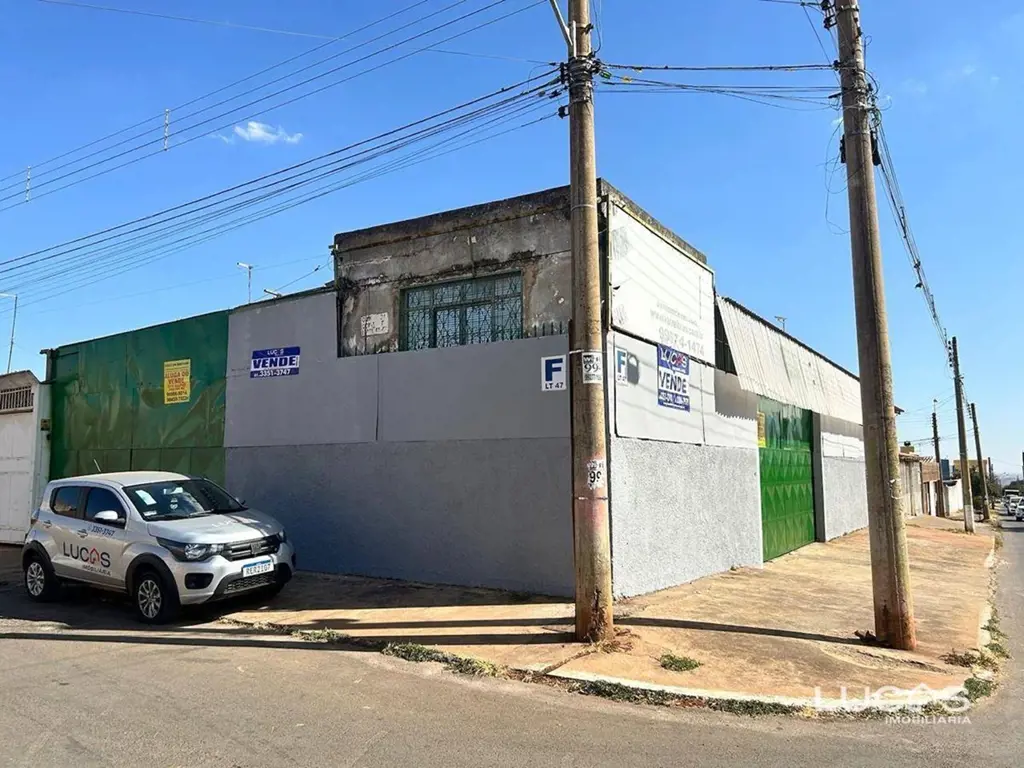 QNN 21 - GALPÃO - CEILÂNDIA NORTE Excelente galpão com aproximadamente 500m², co...