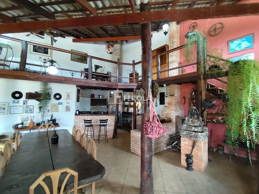 FEROLA IMOBILIARIA VENDE:Loft com Mezanino em Amplo Lote de 1050m² - Potencial p...