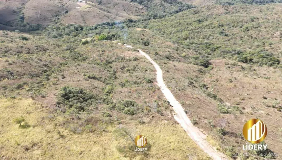 Um excelente terreno com 22 hectares, duas nascentes, cachoeira, poço artesiano,...