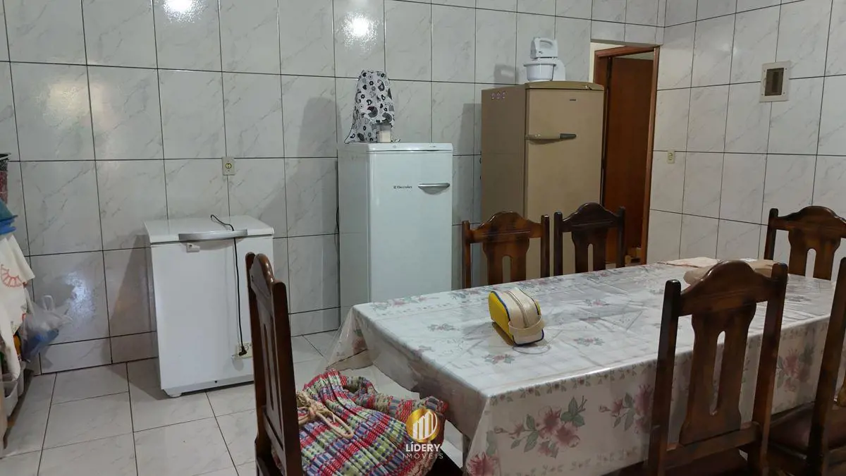 Um excelente terreno com 7.000 metros, casa com 6 quartos, 2 suítes, cozinha int...