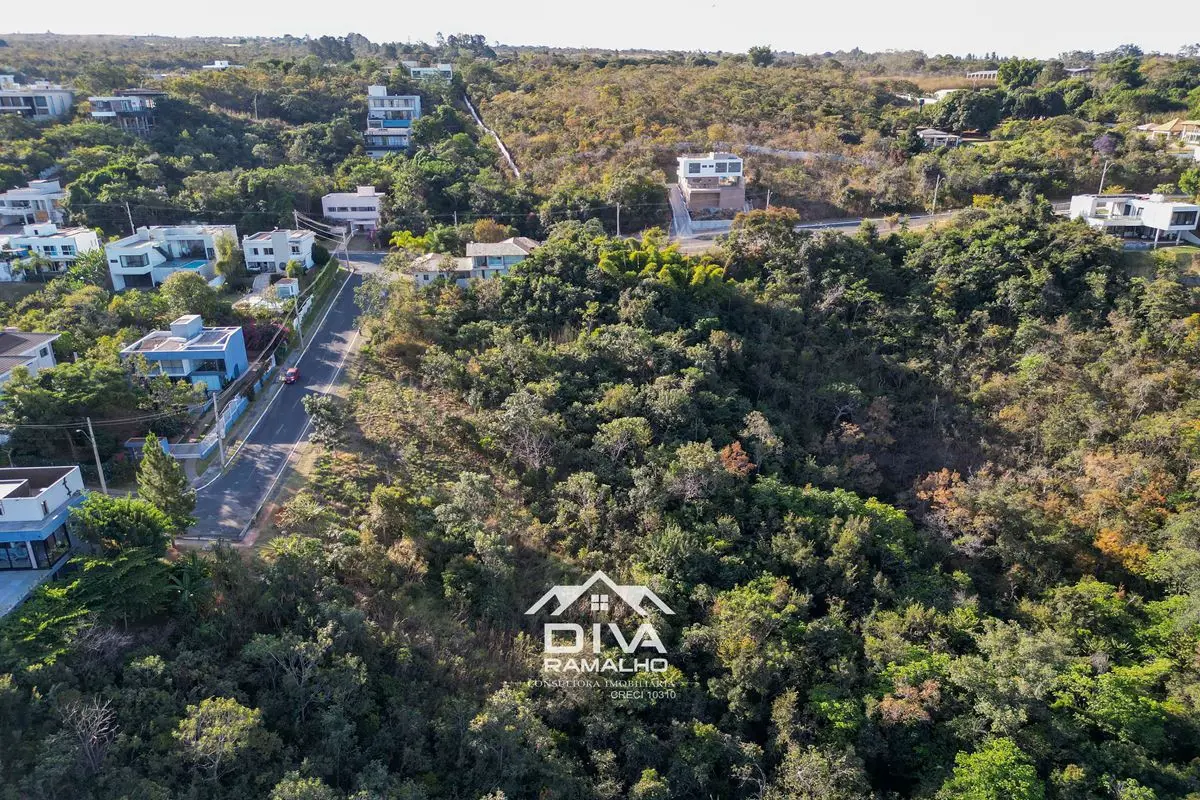 Terreno diferenciado com fundos de reserva e com vista magnífica para o vale, lo...