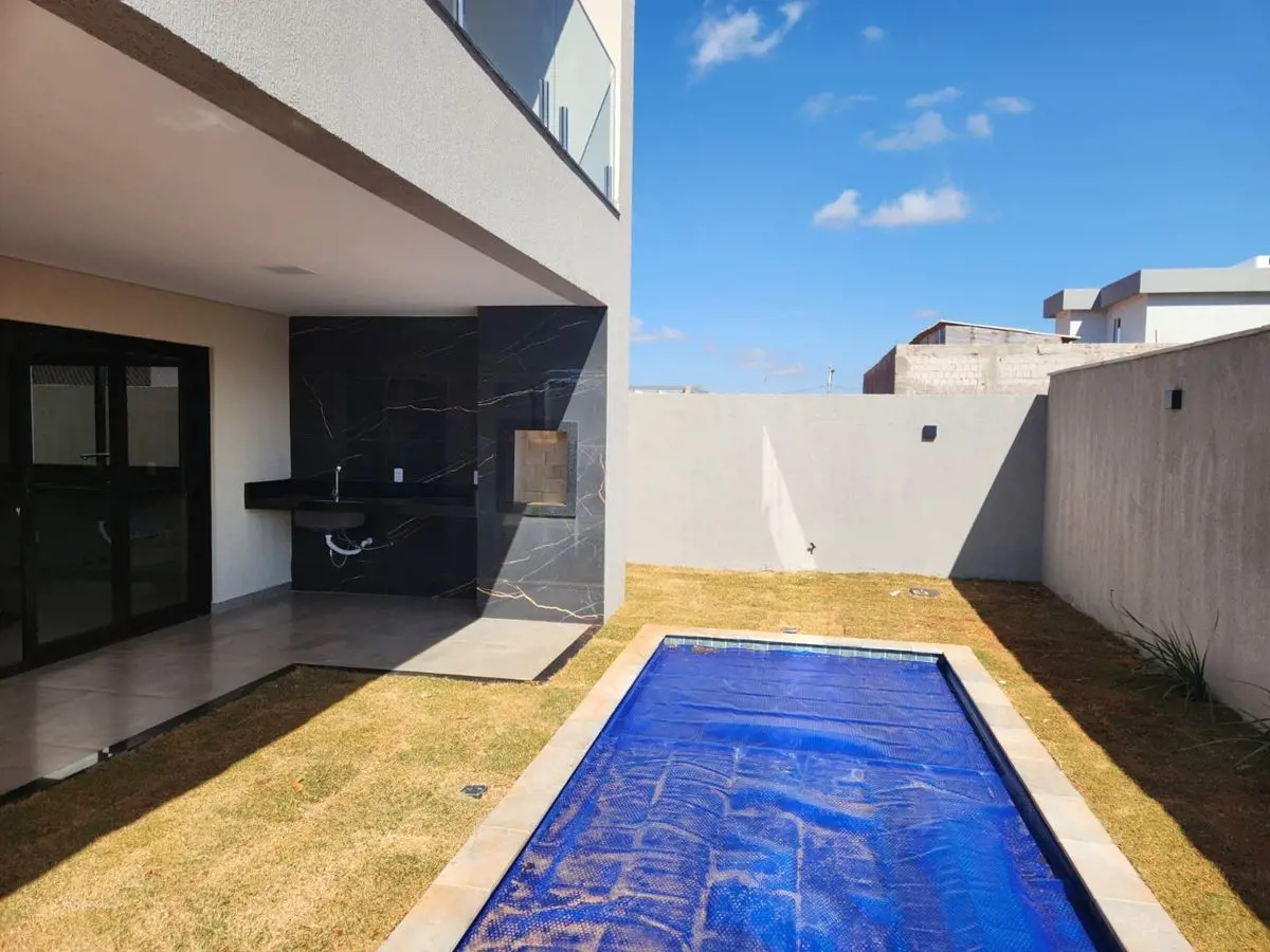 Apresento excelente casa com 264m, NOVÍSSIMA, em terreno 332,34m2 de área, com d...