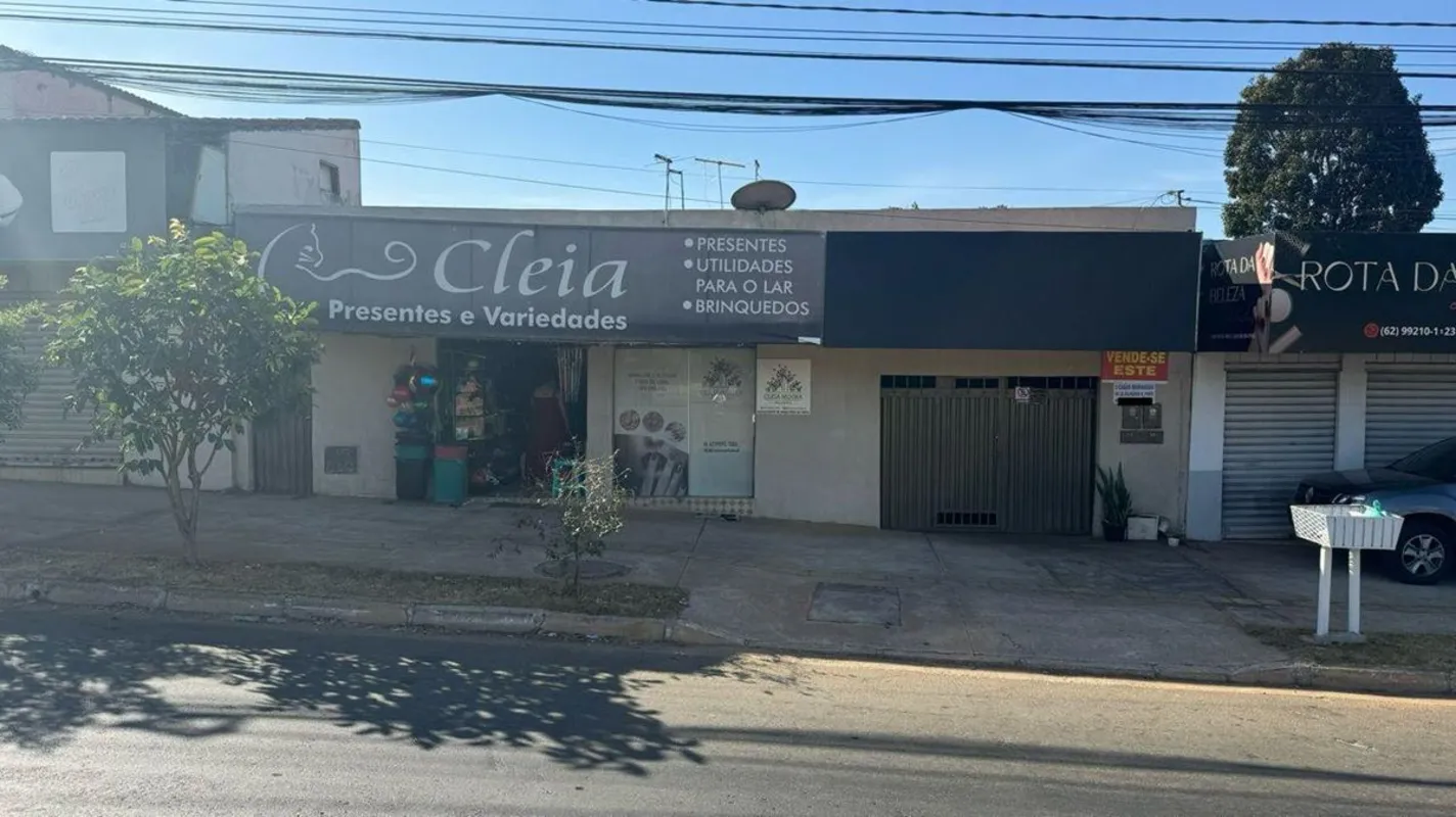 Vende-se casa térrea no Jardim Balneário Meia Ponte com 250,00 m² de área constr...