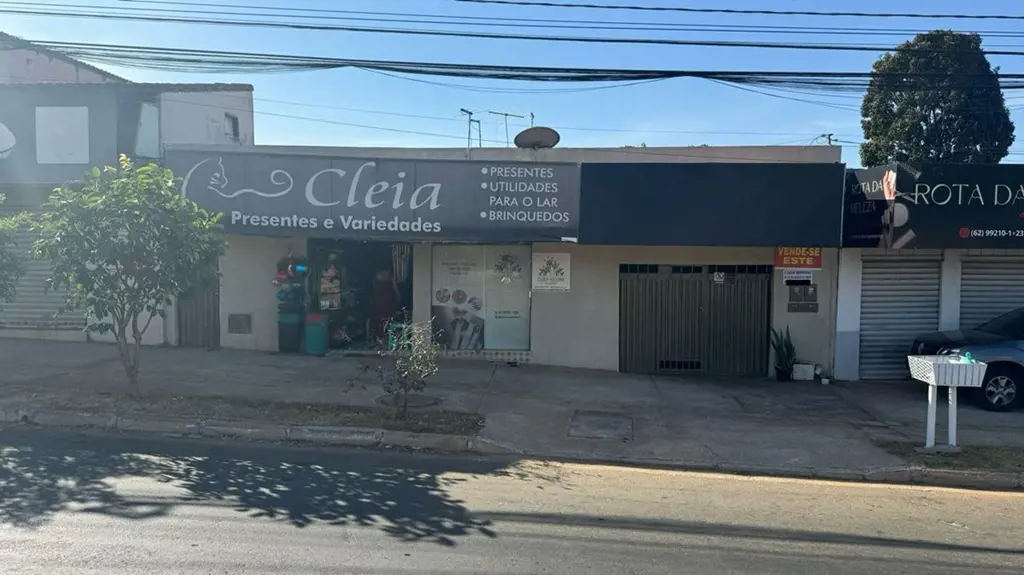 Vende-se casa térrea no Jardim Balneário Meia Ponte com 250,00 m² de área constr...