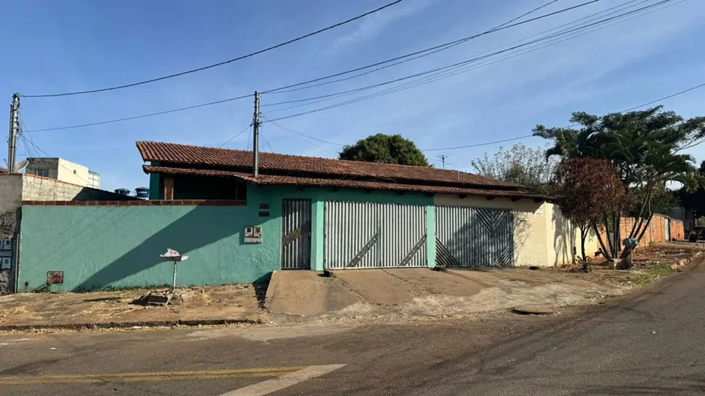 Vende-se 02 casas térreas no Jardim Balneário Meia Ponte com 111,00 m² de área c...