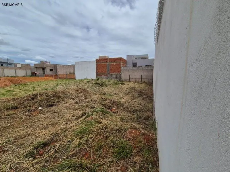 BSB Imóveis apresenta:Terreno maravilhoso no Guará II , Quadra QE 50, ótima loca...