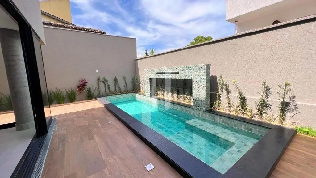 Sobrado com 290 m² de construção em terreno de 377 m² no Jardins Madri.Projeto c...