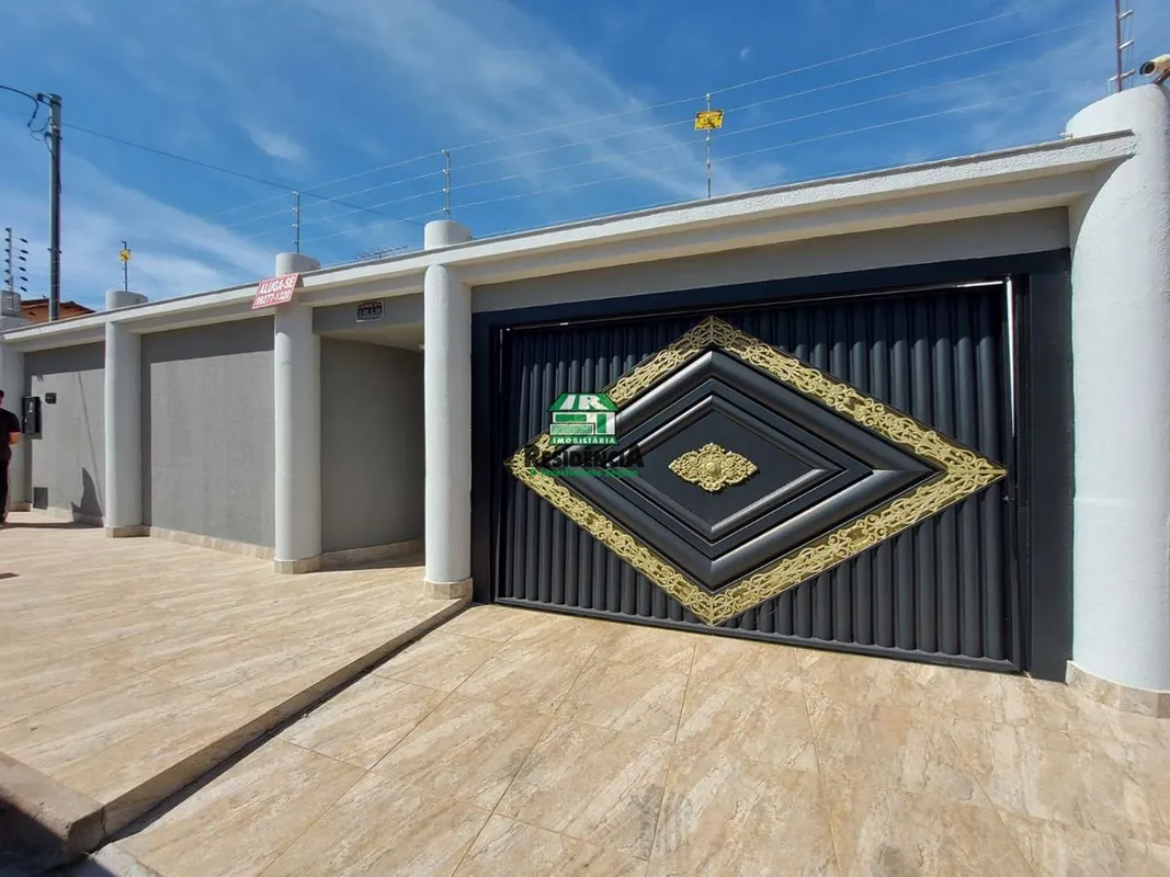 Casa contendo:- 03 quartos sendo 01 suíte com box espelho - Sala - Banheiro soci...