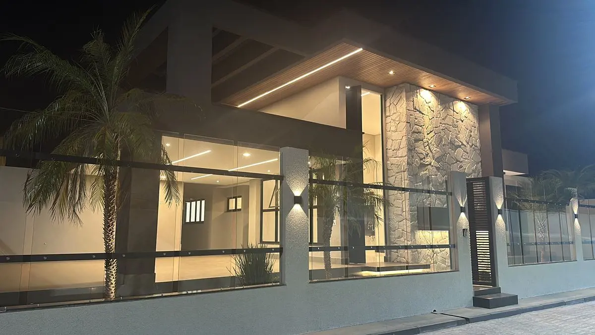 Casa alto padrão com 4 suítes, suíte master comBanheira de hidromassagem moderna...