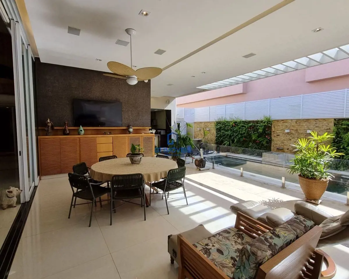 CASA TÉRREA JARDINS MILÃO Terreno: 693,92 m²Construído: 420 m2 06 vagas, sendo 0...