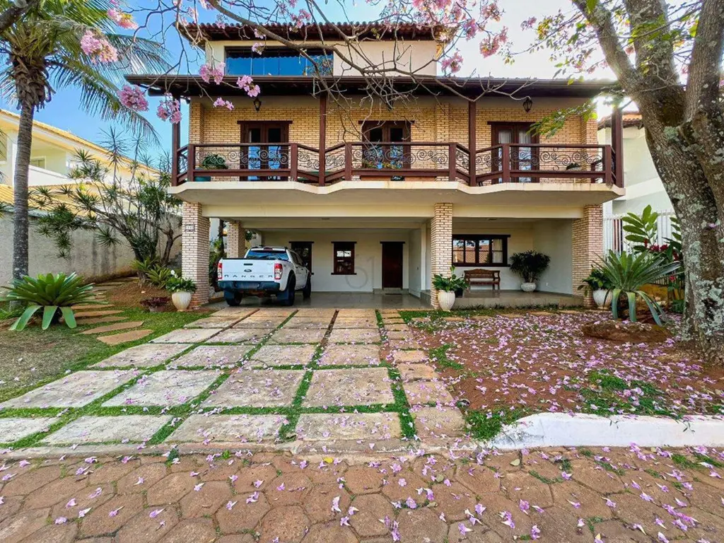 Casa em condomínio, com lazer - Condomínio Ecológico Village III Esta casa revel...