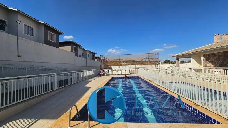 O apartamento fica no térreo e tem um quintal grande .O condomínio tem segurança...