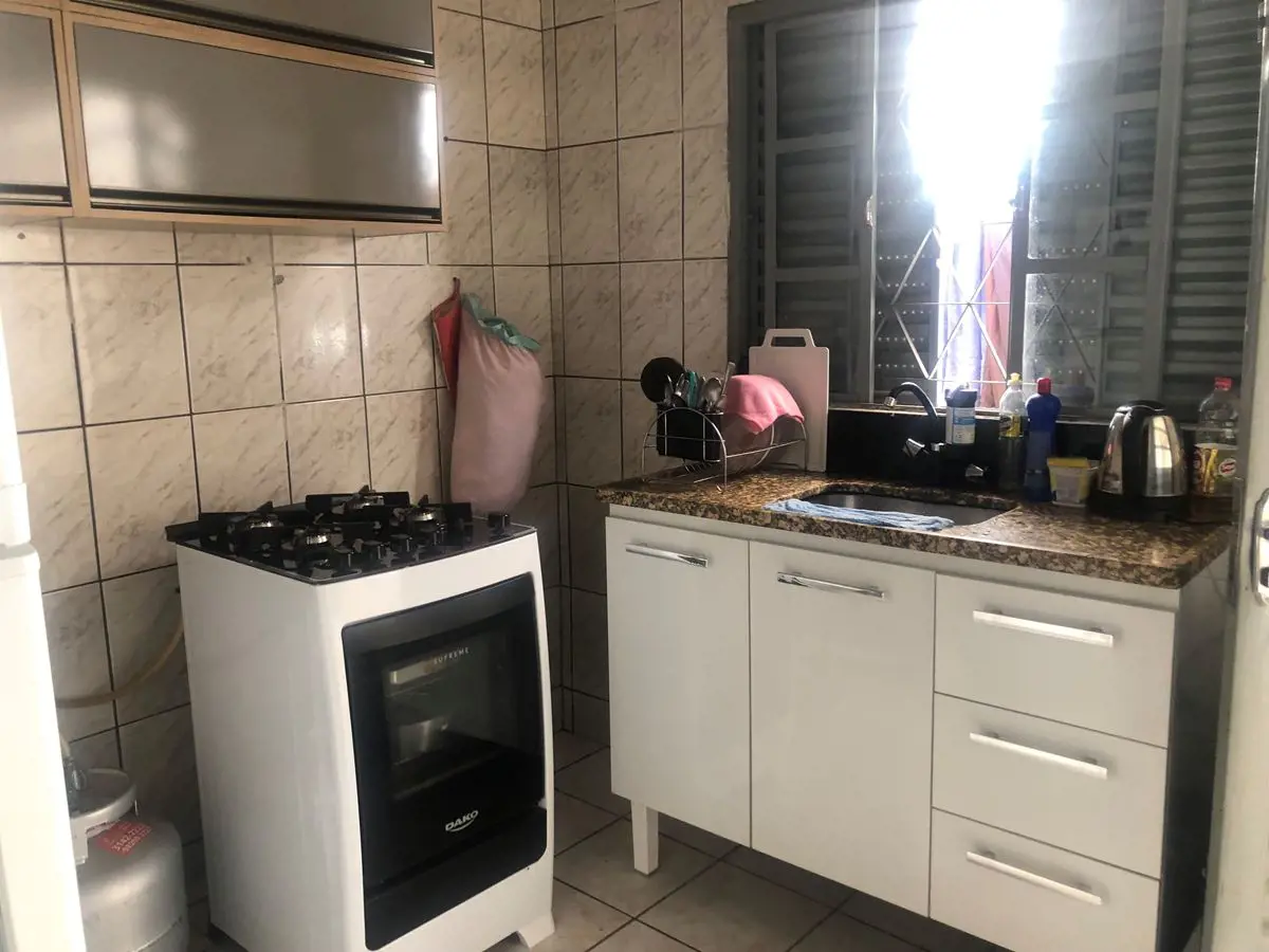VENDE SE IMÓVEL QNP 10 - P SUL Com casa central e Sobrado nos fundosCASA ?2 Quar...
