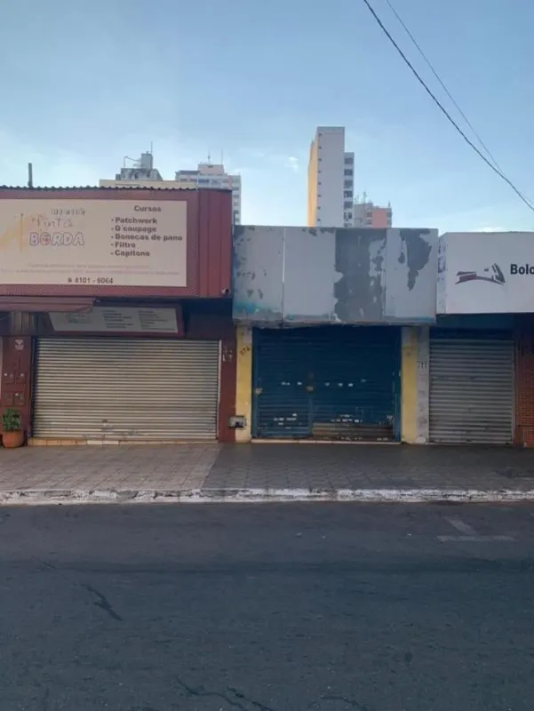 HENRIQUE: 9 8 1 9 8-4 2 4 0 (whatsapp) Loja Comercial com 3 salas e casa no fund...