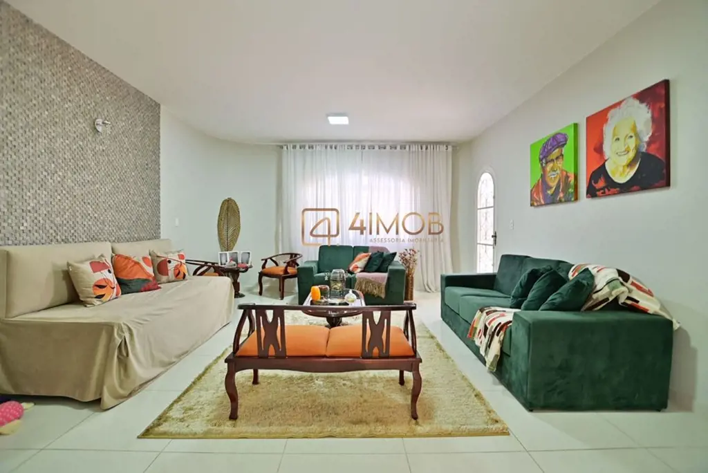  Excepcional casa de esquina com dois pavimentos, oferecendo garagem coberta par...