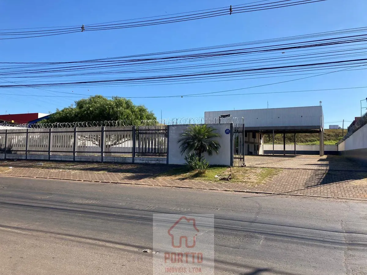 Galpão no SIA Trecho 17 com prédio. Terreno com a frente livre que pode servir d...