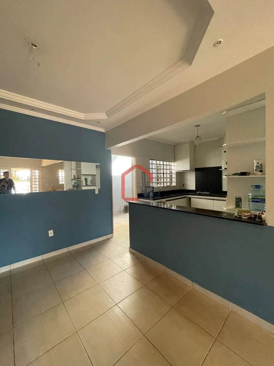 MULTIPLIC IMÓVEIS VENDE excelente casa na QSC 19. São 3 quartos, sendo 2 suítes,...