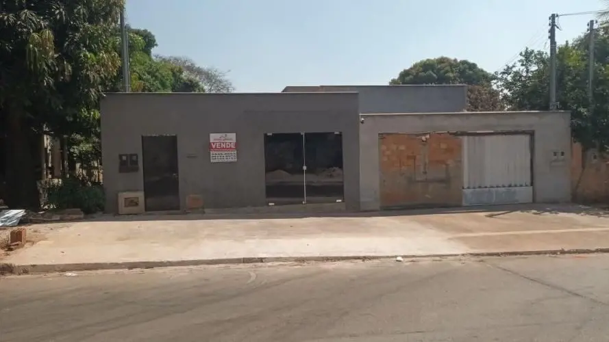 Baixamos o preço! uma ótima casa com sala comercial/escritório, na frente, na Vi...