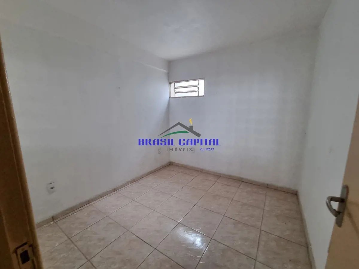 Venha morar neste espaçoso apartamento situado na quadra 02 conjunto D, perto de...