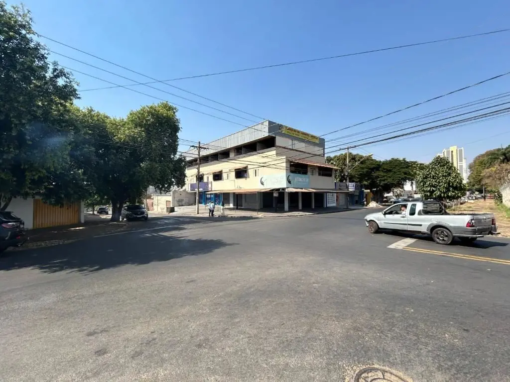 Oportunidade Imperdível no Setor dos Funcionários! Apresentamos um prédio comerc...