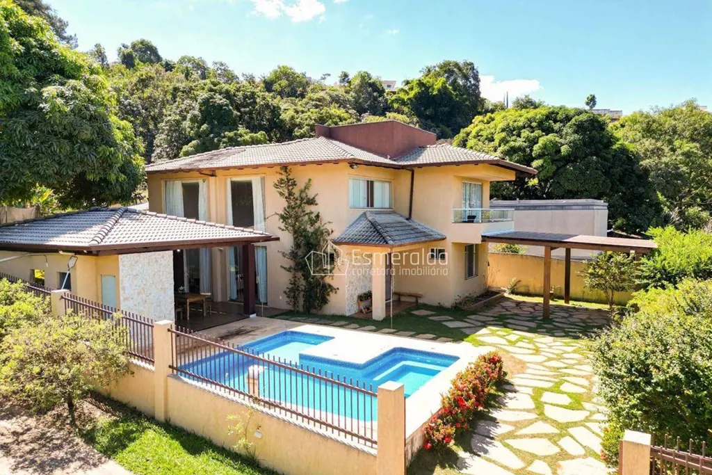 LOCALIZAÇÃO: Condomínio Quinta Bela Vista, casa com apenas 3 anos de construção ...