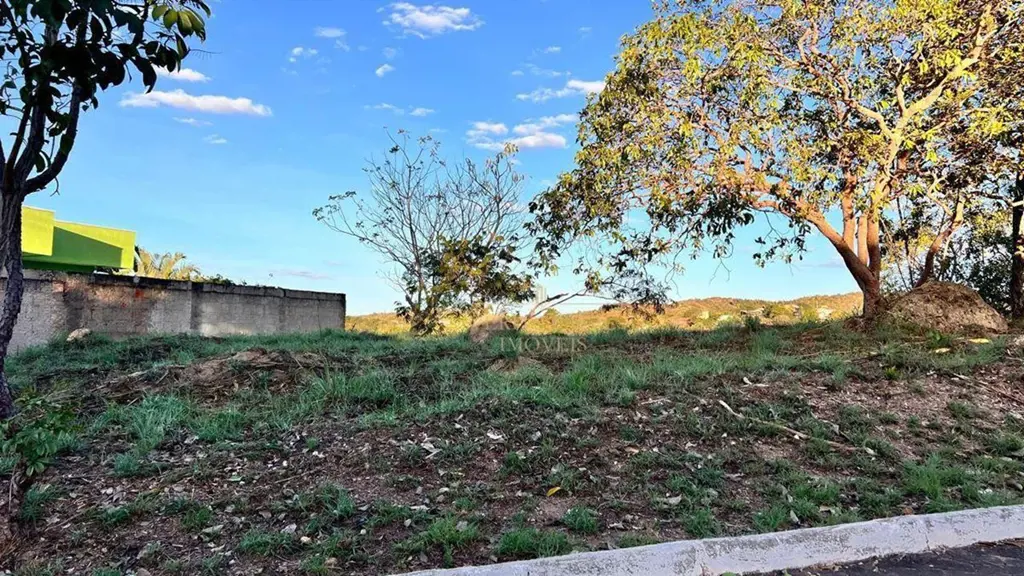 LOCALIZAÇÃO: Condomínio Ouro Vermelho 2, fácil acesso ao comércio local como Sup...