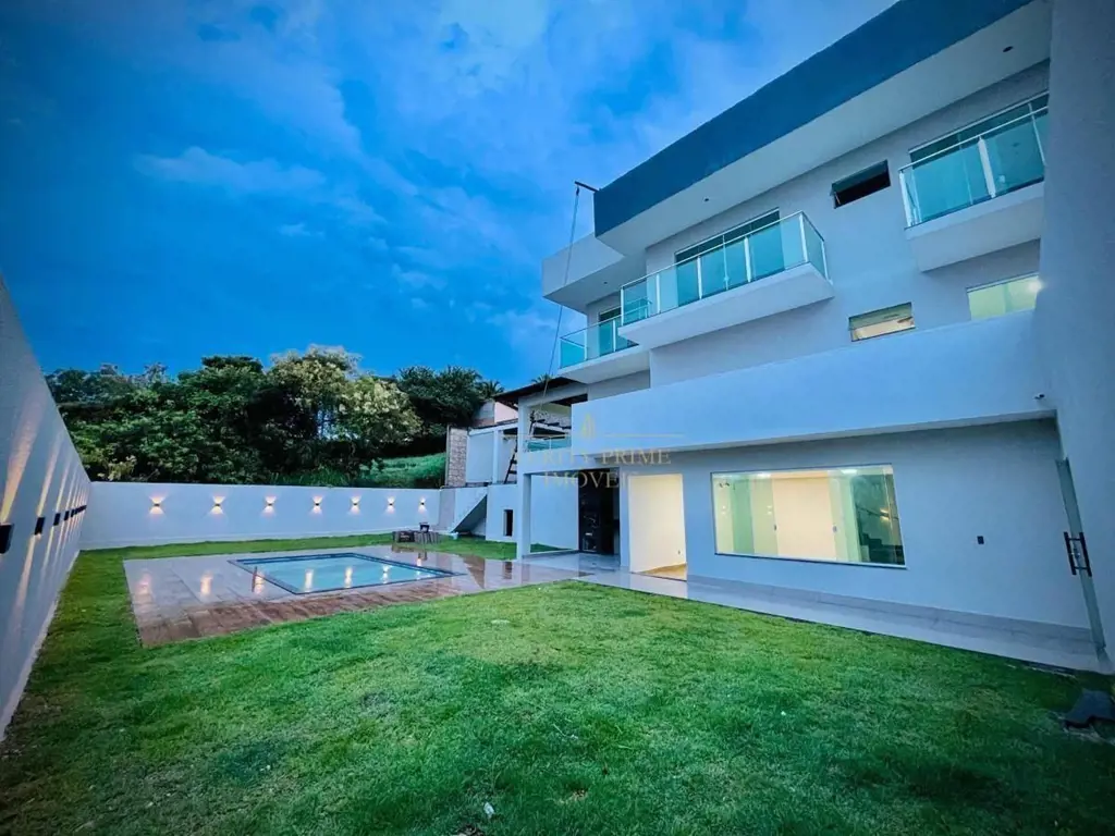 Localização: Localizado na Avenida do Sol, Condomínio Amobb, região de grande ex...