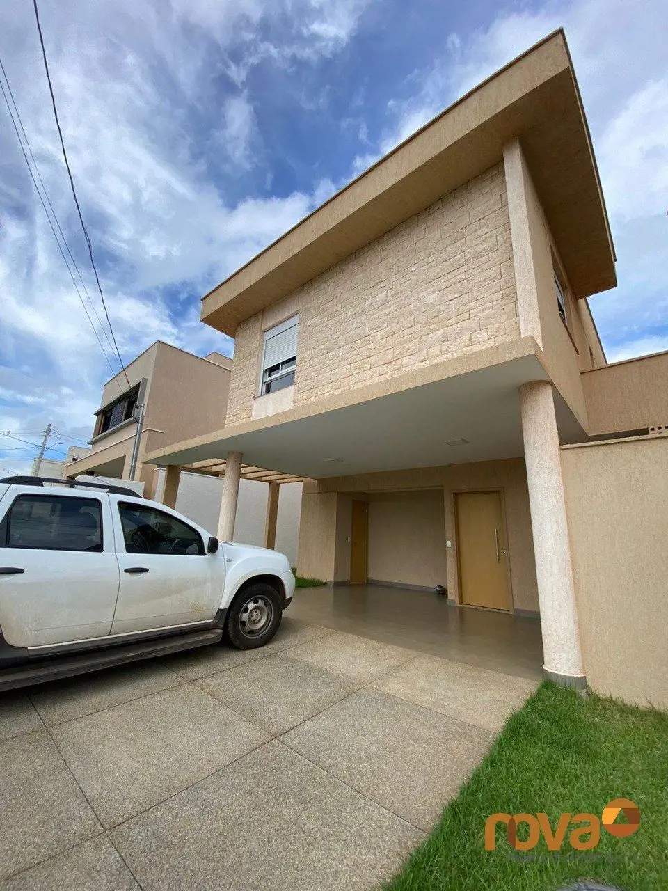 Sobrado a venda 181m² área construída e 274m² de área do terreno, com 3 suítes p...