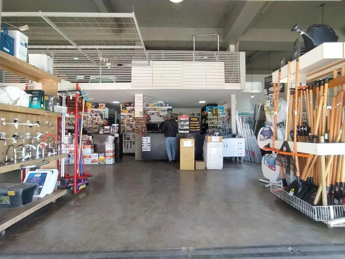 Julisce Alencar Assessoria Imobiliária vende...Loja localizada QNB 14, TAGUATING...