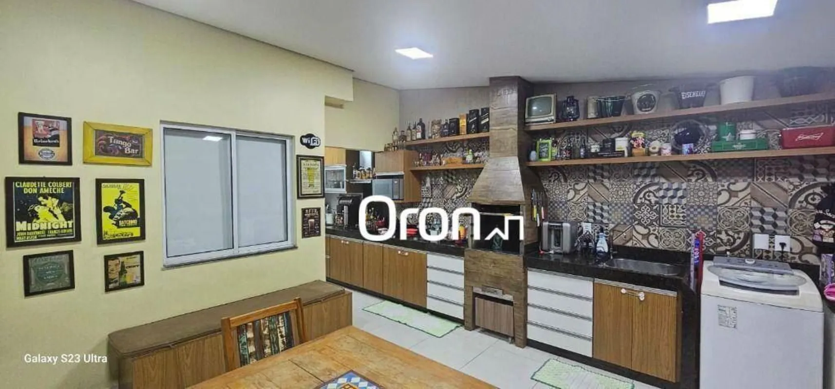 CÓDIGO DO IMÓVEL: SO0786LOCALIZAÇÃO:Condomínio em ótima localização! Em frente a...