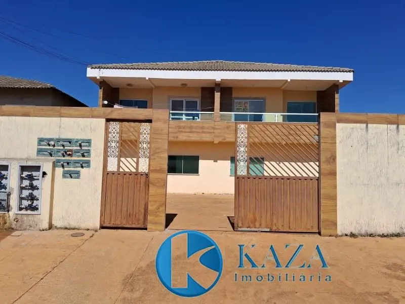 Apartamento na Cidade Ocidental, no primeiro andar, o imóvel possui 02 quartos c...