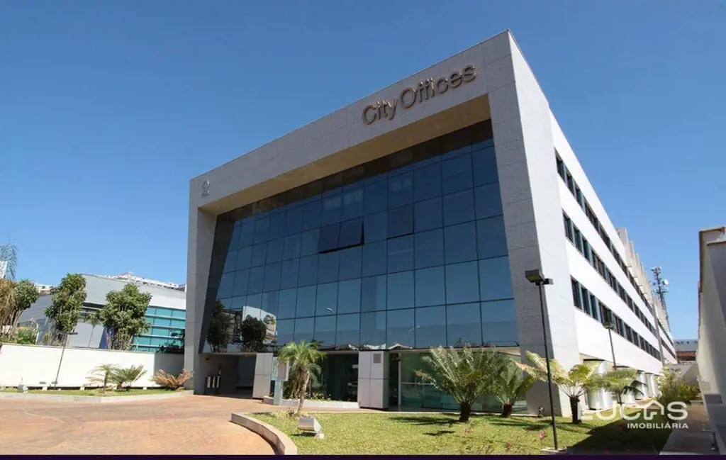 Loja Reformada e Mobiliada com Ótima Localização! Localização Imbatível: Situada...