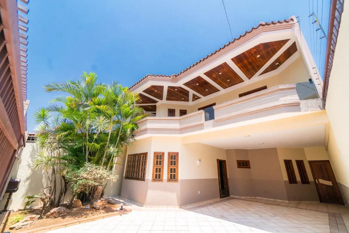 *Vendo Sobrado QSA 18 - 5 Qtos - 4 Suites uma Master. - Varanda Nascente.*?? Cas...