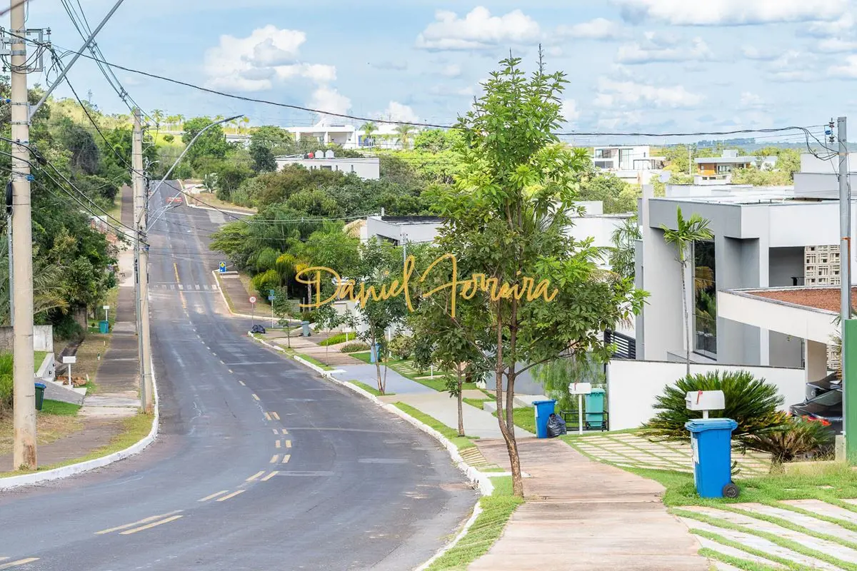 Lote à venda no Condomínio Santa Monica - Seu refúgio de qualidade de vida e con...