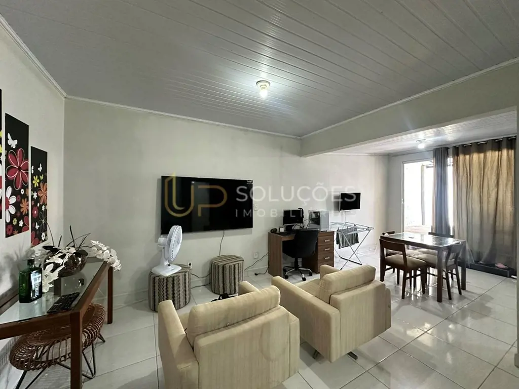 2 Quartos | 2 Vagas | Reformado | Terreno: 300m² | Construção: 160m² | R$290.000...