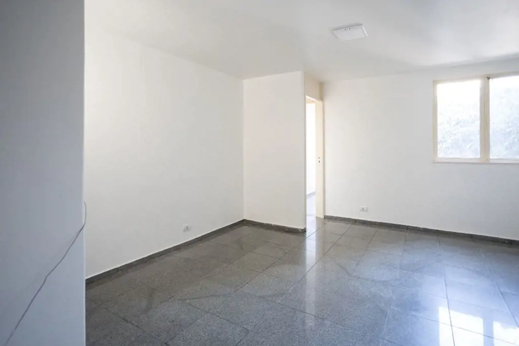 Apartamento 50m² com 2 quartos com armários, sendo 1 suíte. Possui sala, cozinha...