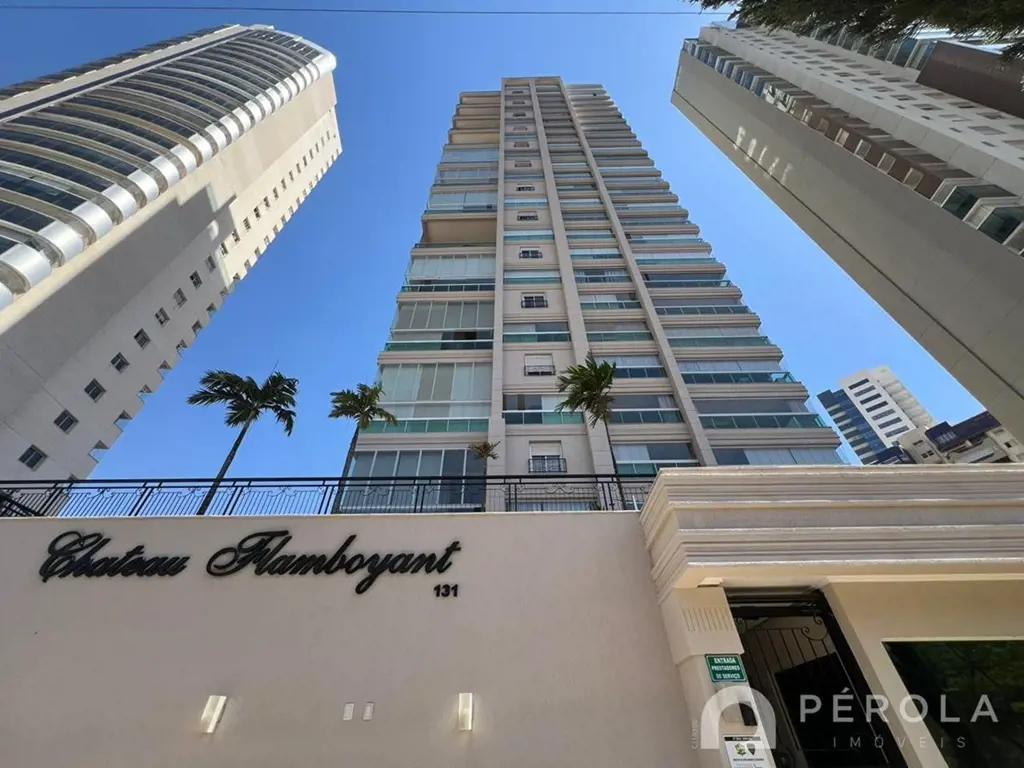Apartamento Duplex mobiliado com quatro suítes, sendo uma suíte master dois banh...