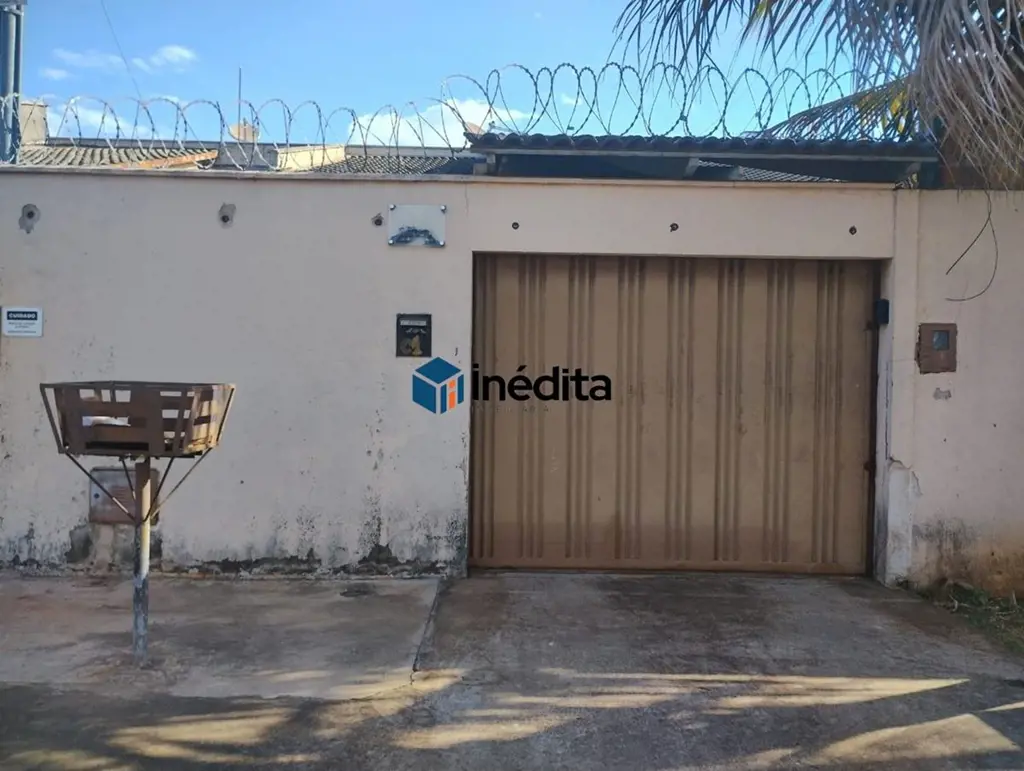 Excelente Oportunidade de Casa no Setor Sitio Santa LuziaLOCALIZAÇÃO:O imóvel fi...