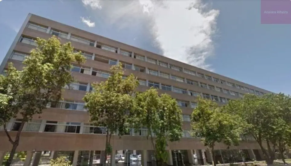 Vendo excelente apartamento na melhor quadra de Brasília!Prédio com a fachada to...