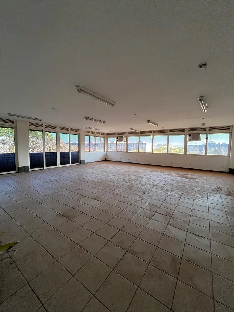 VENDO ANDAR INTEIRO NO MEIO DA ASA NORTE, EM FRENTE W3 NORTE, AO LADO DO MC DONA...