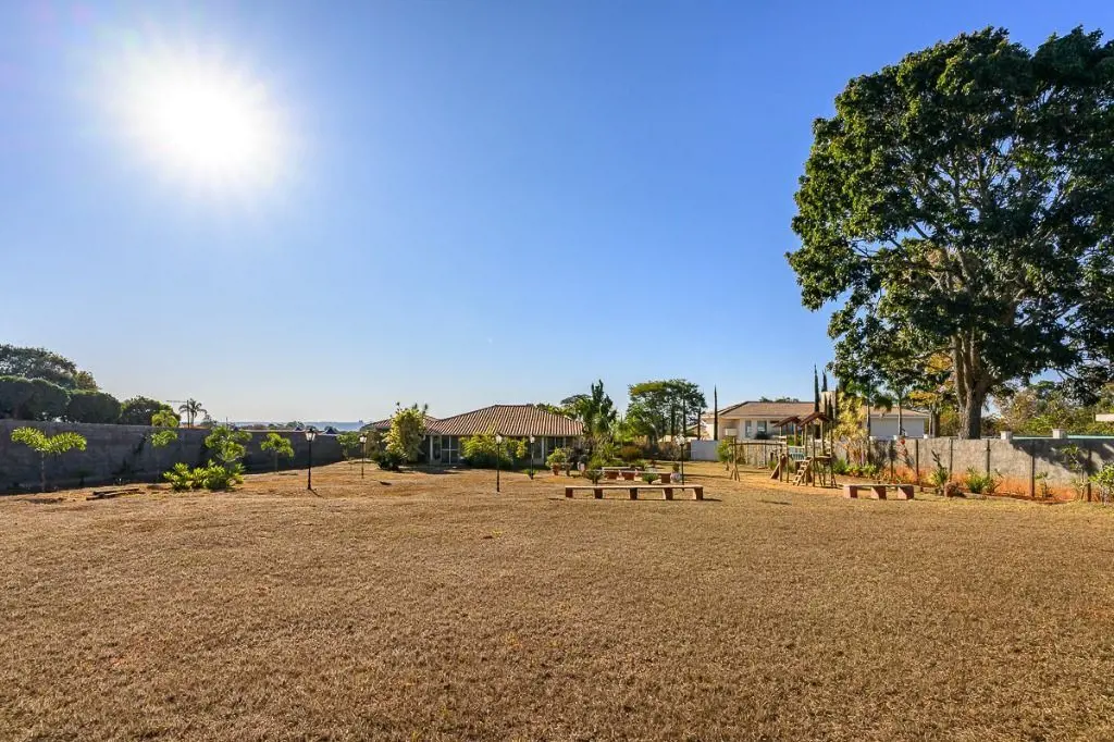 :: SMDB - Lago Sul - Casa térrea, cond. fechado . Casa térrea, arejada, com exce...